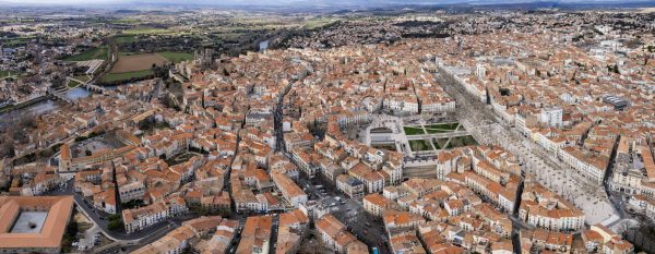 French winegrowers protest as crisis deepens