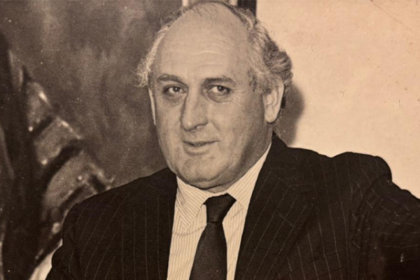 Anthony Leschallas, Mentzendorff MD, dies aged 92