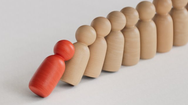 The planned shutdown of one of California’s oldest wineries reflects the scale of the challenges facing the US wine industry. Falling consumption, oversupply and prolonged weak demand are driving painful restructuring across the sector.