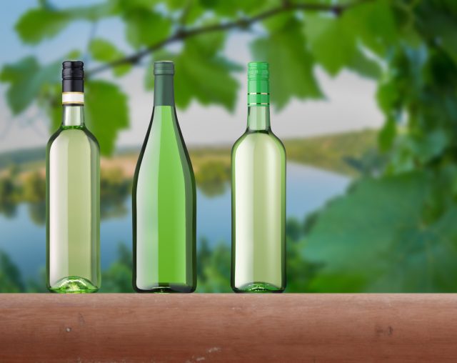 The Vinhos Verdes Wine Region Commission says it is working with authorities after search operations linked to an anonymous whistleblower. The statement comes days after arrests of appellation officials and business owners in a wide-ranging investigation into alleged wine fraud.