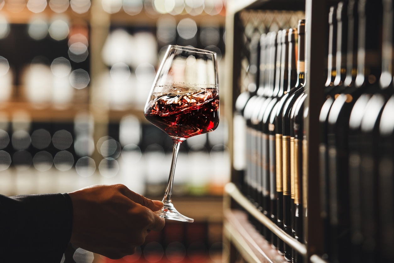 thedrinksbusiness.com - Kathleen Willcox - Fine wine defies downturn as US$250-plus bottles keep selling