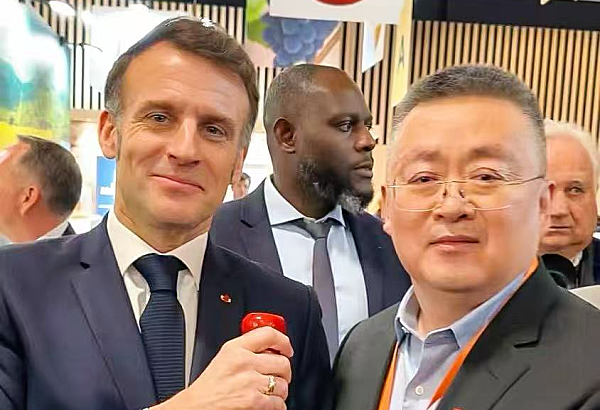 Emmanuel Macron shows support for French and Chinese wine at Paris trade fair