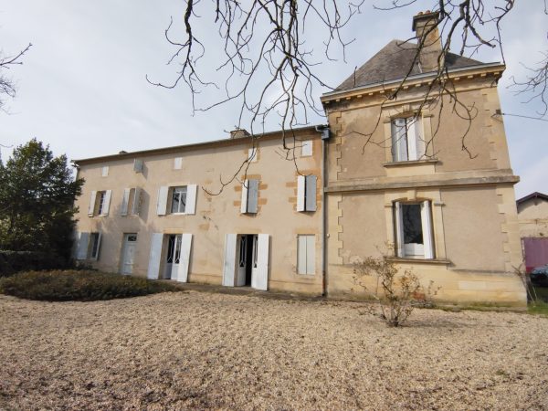 Right Bank château extends with acquisition of its neighbour