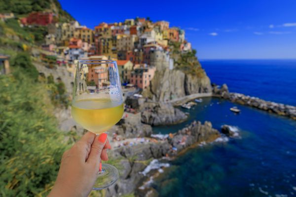 How are Italian white wine appellations differentiating themselves?