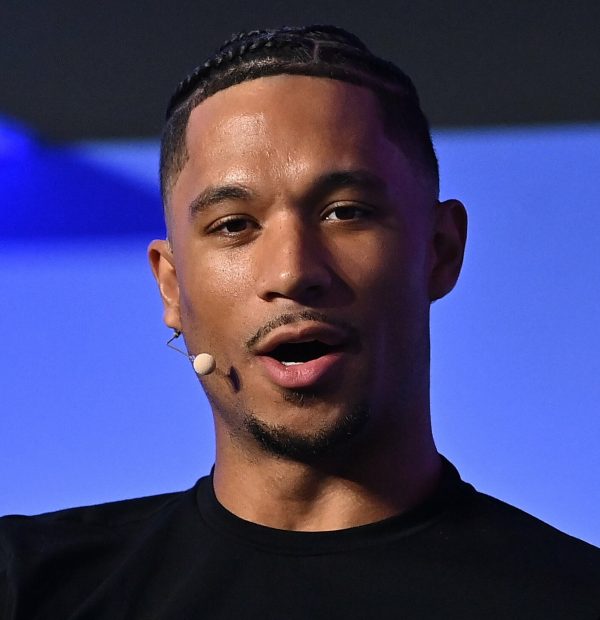 Josh Hart ‘breaks internet’ for bringing glass of red to press conference
