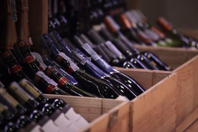 OIV: tariffs and climate weigh on wine trade