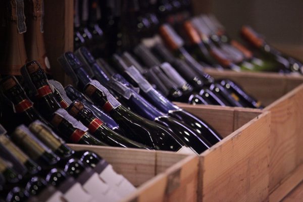 OIV: tariffs and climate weigh on wine trade
