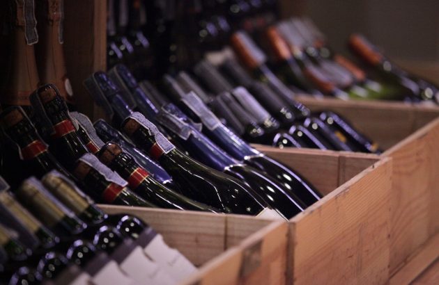 OIV: tariffs and climate weigh on wine trade