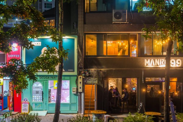 Over the past 8 years, nearly half of Korea’s pubs have vanished