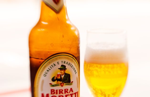 Beer fans tackle new Birra Moretti pint trend