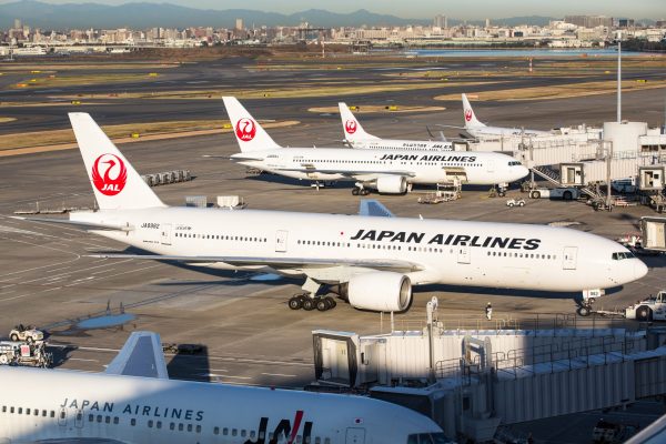 Japan Airlines CEO takes pay cut after cabin crew booze scandal