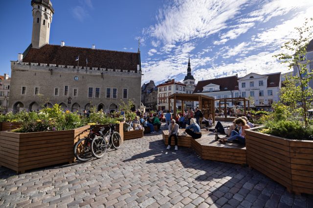 Estonia’s new alcohol licence fees are due to affect drinks retailing. But will store owners avoid the cost or simply pass it onto customers?