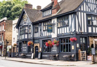 Burnham pledges 20% business rates cut for pubs, bars and restaurants