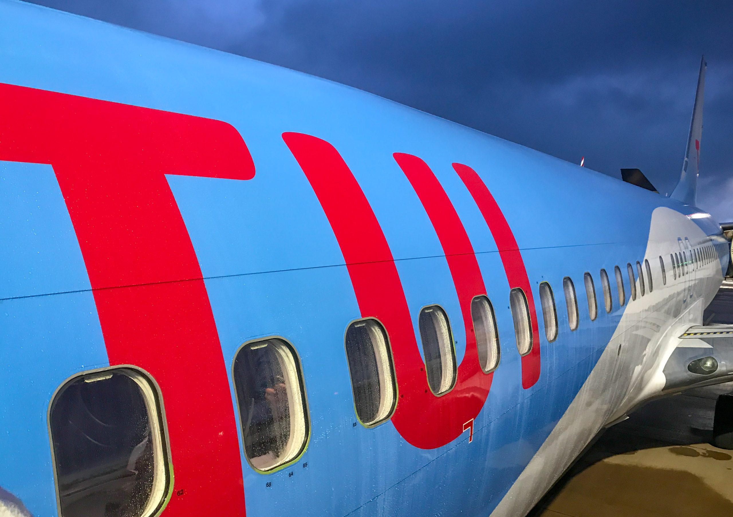 Travellers fume after TUI axes free alcohol from long-form flights
