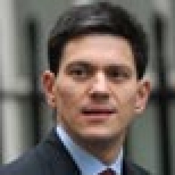 Miliband announces plan to save UK pubs