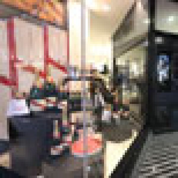 House of Fraser launches first fizz bar