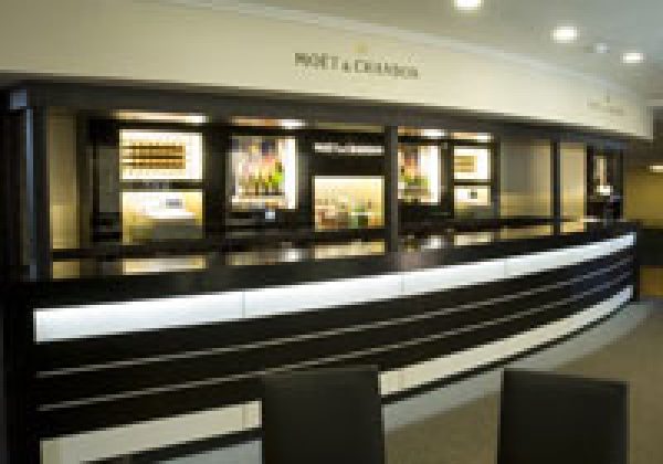 Moet boosts theatre Champagne performance